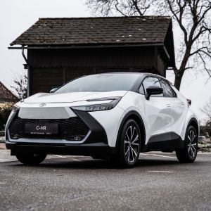 toyota c-hr weiß von vorne