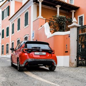 toyota yaris in rot
